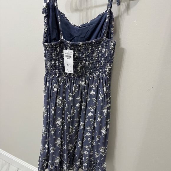 Hollister Dress NWT - Picture 2 of 4